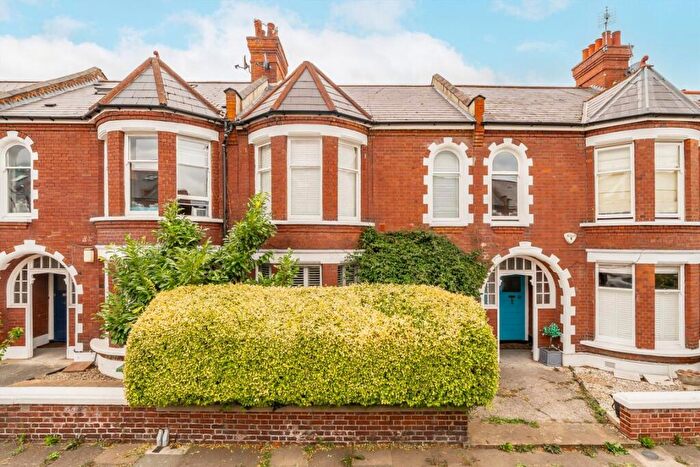 2 Bedroom Maisonette For Sale In Fieldhouse Road, Balham, SW12