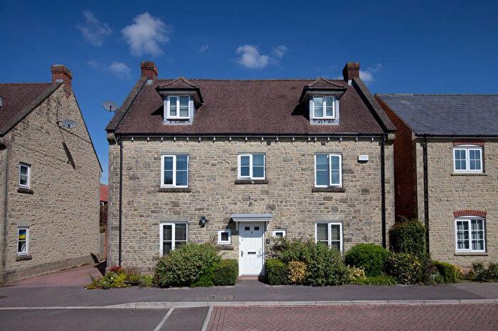 5 Bedroom Detached House For Sale In Prideaux Drive, Motcombe, SP7