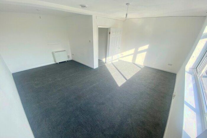 2 Bedroom Flat To Rent In Epsom Road, Guildford, GU1