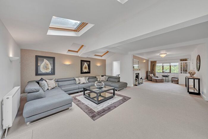 5 Bedroom Detached House To Rent In Valley Road, Rickmansworth, WD3