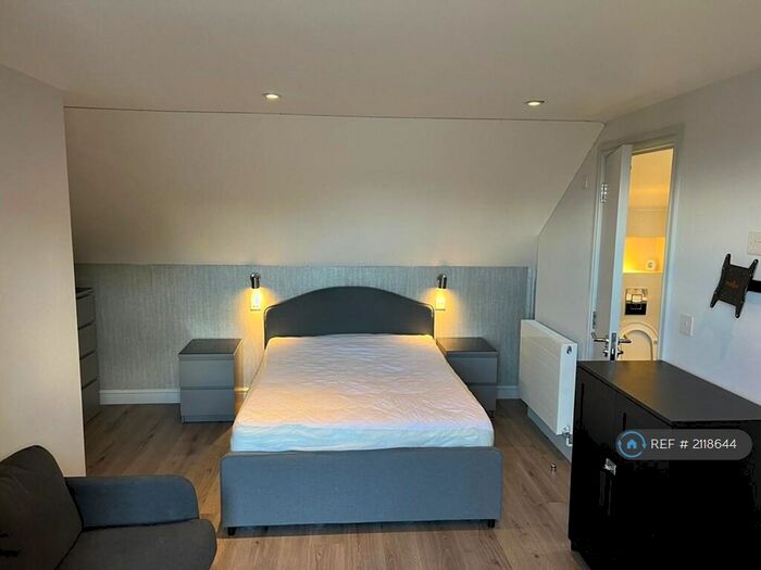 Studio To Rent In Tunley Road, London, NW10