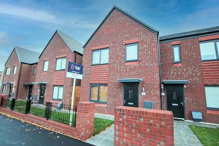 3 Bedroom Detached House To Rent In Bothwell Road, Manchester M40