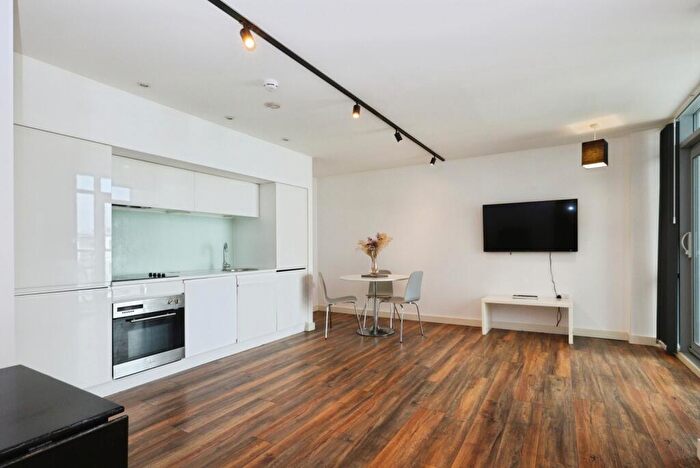 2 Bedroom Flat For Sale In Ingram Street, Leeds, West Yorkshire, LS11