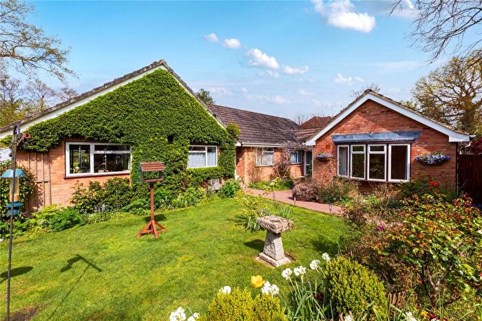 5 Bedroom Bungalow For Sale In Chapel Gardens, Lindford, Hampshire, GU35