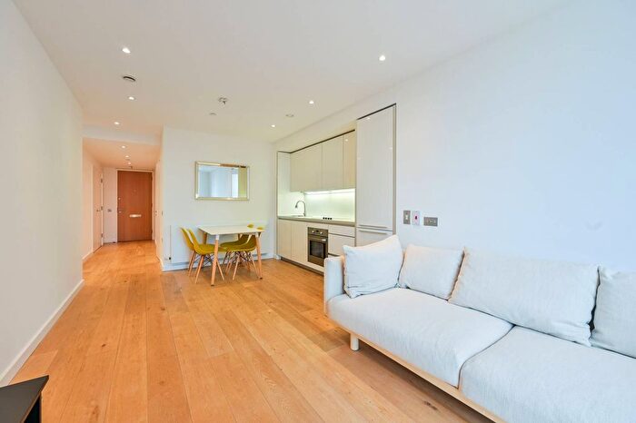 2 Bedroom Flat For Sale In Walworth Road, Elephant And Castle, London, SE1