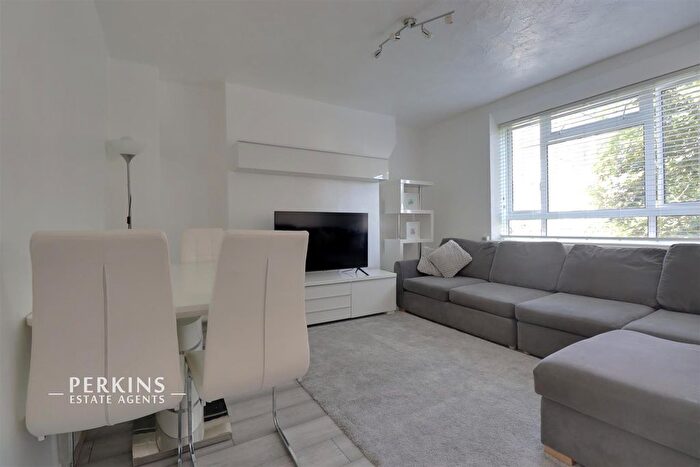 2 Bedroom Flat For Sale In White City, W12