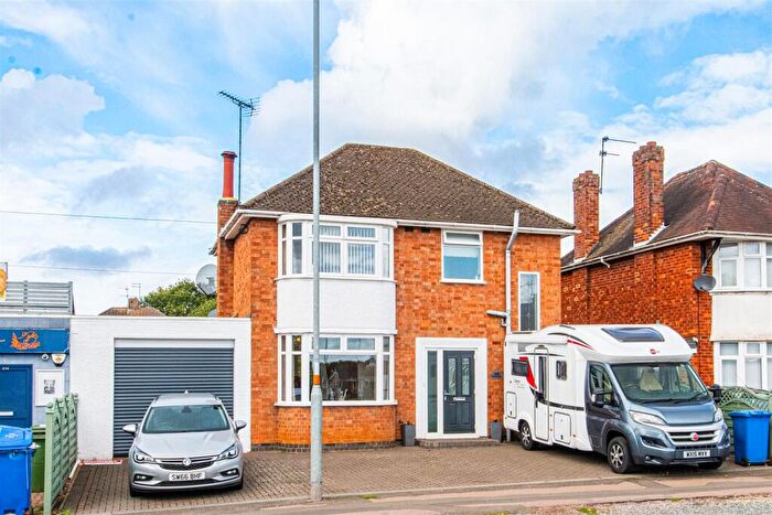 3 Bedroom Detached House For Sale In Windmill Avenue, Kettering, NN15