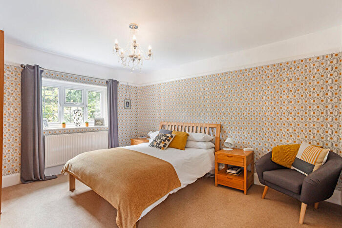 4 Bedroom Detached House For Sale In Avenue Road, Farnborough, GU14