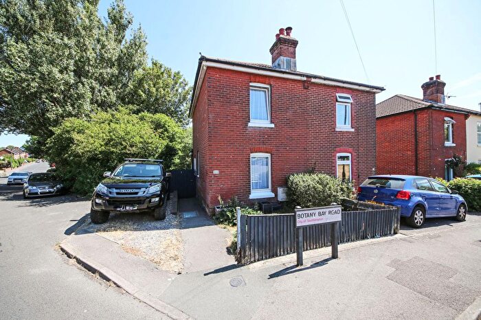 2 Bedroom Semi-Detached House For Sale In Botany Bay Road, Southampton, SO19