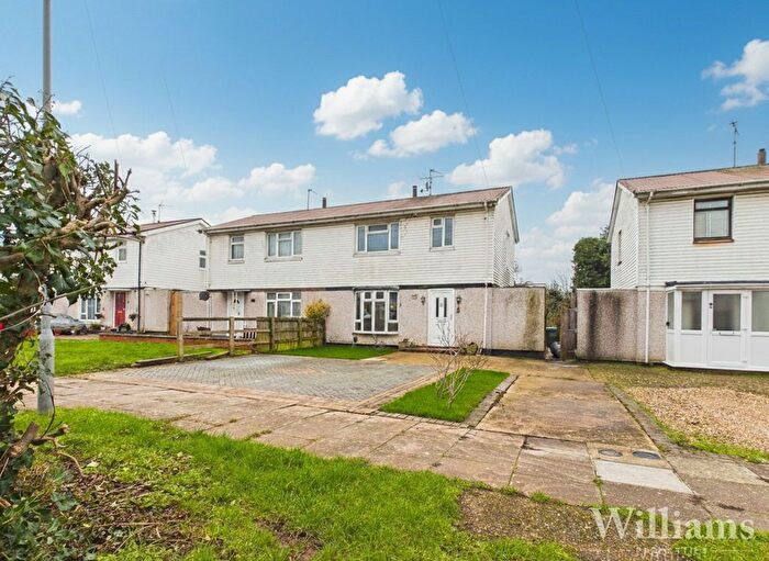 3 Bedroom Property For Sale In Old Stoke Road, Aylesbury, HP21