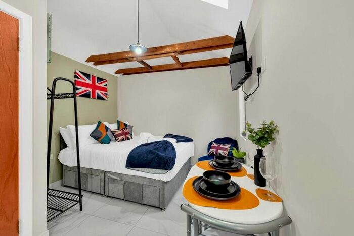 1 Bedroom Studio To Rent In Myddleton Road, London, N22