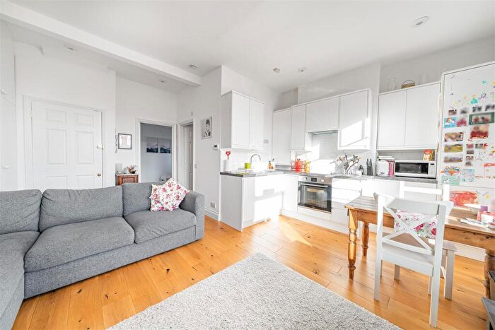1 Bedroom Flat For Sale In Harold Road, Crouch End, N8
