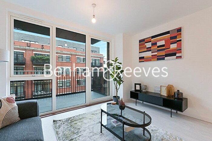 1 Bedroom Flat To Rent In Farine Avenue, Hayes, UB3