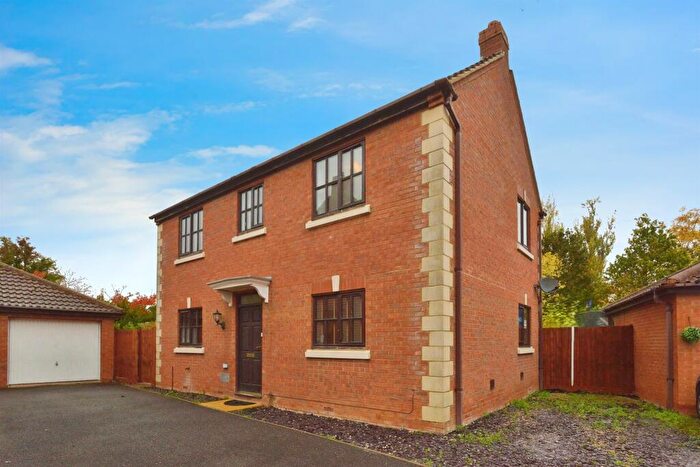 3 Bedroom Detached House For Sale In Clare Croft, Middleton, Milton Keynes, MK10