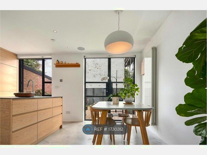 3 Bedroom End Of Terrace House To Rent In Coborn Road, London, E3