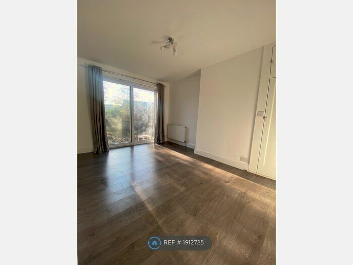 2 Bedroom Maisonette To Rent In Whitehall Close, Uxbridge, UB8