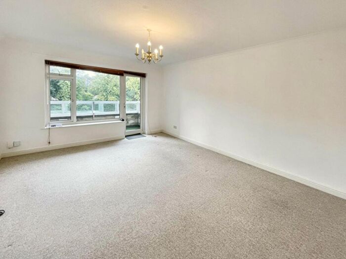 2 Bedroom Apartment To Rent In West Cliff, Bournemouth, BH4