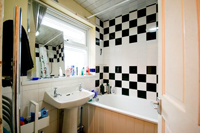 4 Bedroom Terraced House To Rent In Umberslade Road, Selly Park, Birmingham, B29