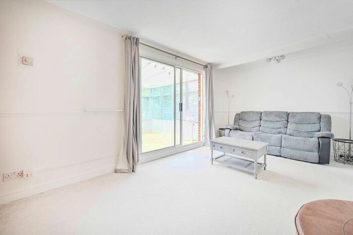 3 Bedroom Terraced House For Sale In Rye Close, Park Barn, Guildford, GU2