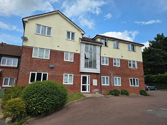 2 Bedroom Flat For Sale In Odette Gardens, Tadley, RG26
