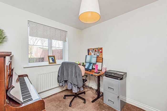 3 Bedroom End Of Terrace House For Sale In Campion Gardens, Birmingham, B24