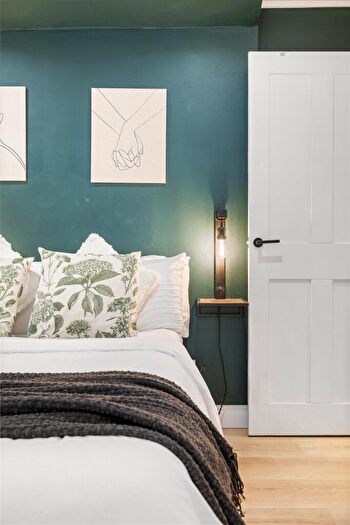 2 Bedroom Apartment For Sale In St. Aubyns, Hove, East Sussex, BN3