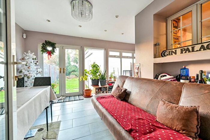 3 Bedroom Terraced House For Sale In Bath Road, Slough, SL1