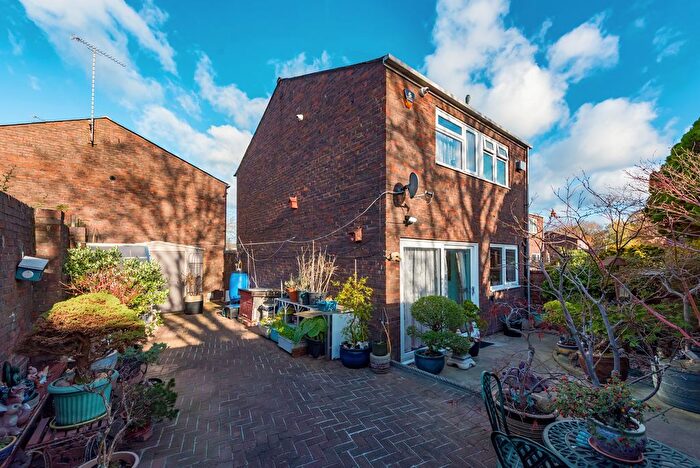 2 Bedroom Semi Detached House For Sale In Carmarthen Close, Farnborough, GU14