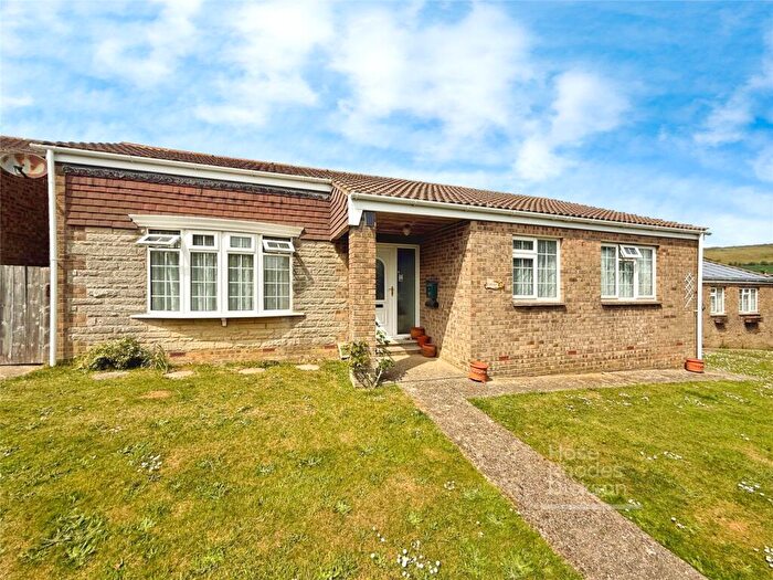 3 Bedroom Bungalow For Sale In Ashley Way, Brighstone, Newport, PO30
