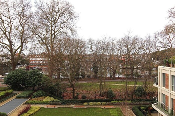 2 Bedroom Flat For Sale In Kingston Riverside, Kingston Upon Thames, KT2