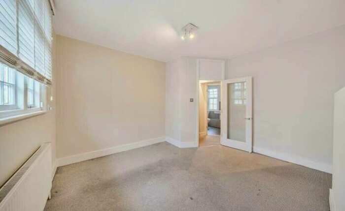 3 Bedroom Flat To Rent In Dacre Park, London, SE13