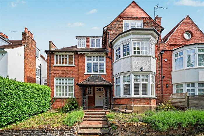 3 Bedroom Flat For Sale In Ferncroft Avenue, Hampstead, London, NW3