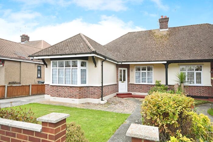 4 Bedroom Semi-Detached Bungalow For Sale In Pentland Avenue, Chelmsford, CM1
