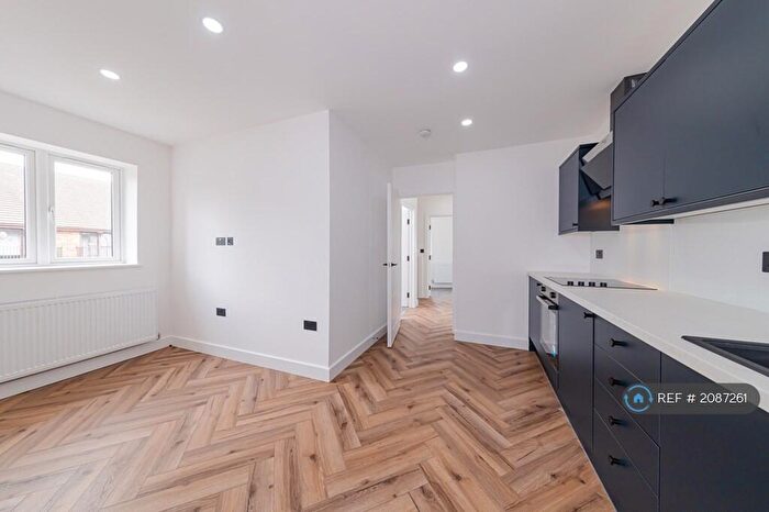 2 Bedroom Flat To Rent In Austin Court, Sutton Coldfield, B74