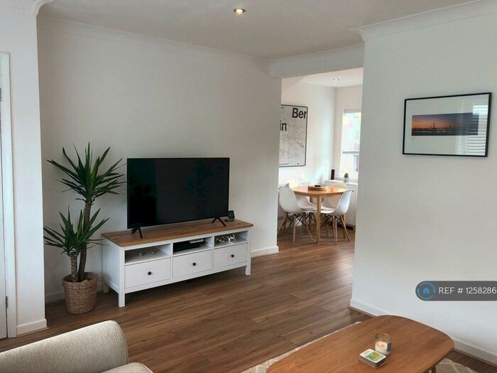 3 Bedroom Terraced House To Rent In Sussex Avenue, Leeds, LS18