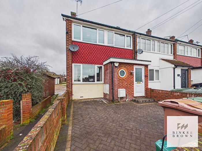 3 Bedroom Terraced House For Sale In Larkswood Road, Corringham, Essex, SS17