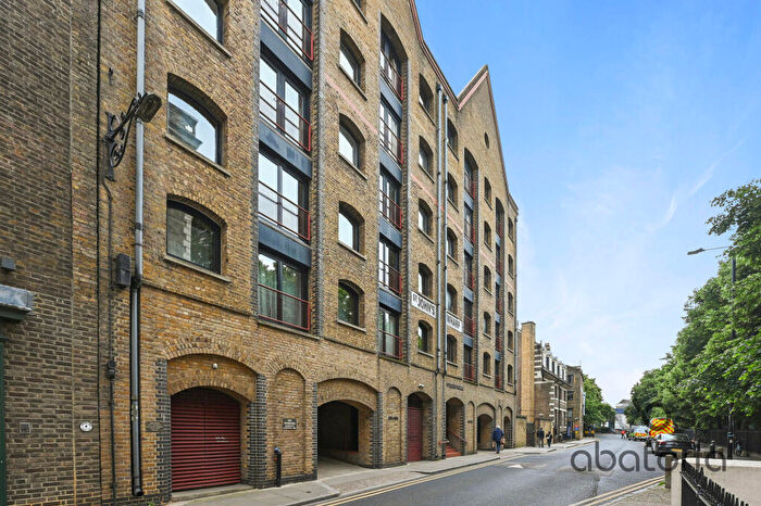 3 Bedroom Apartment For Sale In St. Johns Wharf, - Wapping High Street, London, E1W