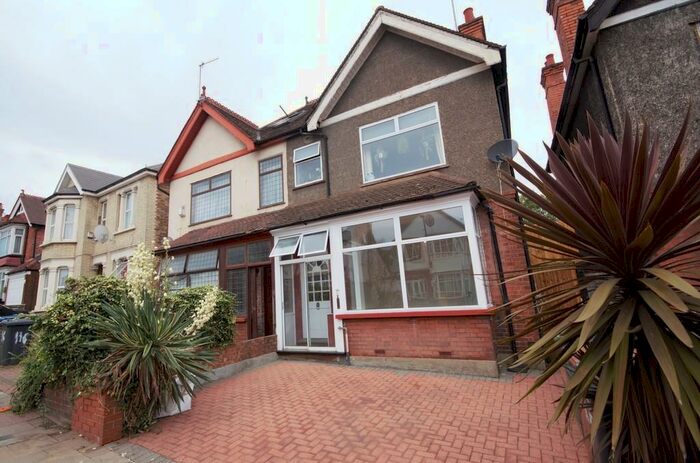 2 Bedroom Apartment To Rent In Harrow View, Harrow, HA1