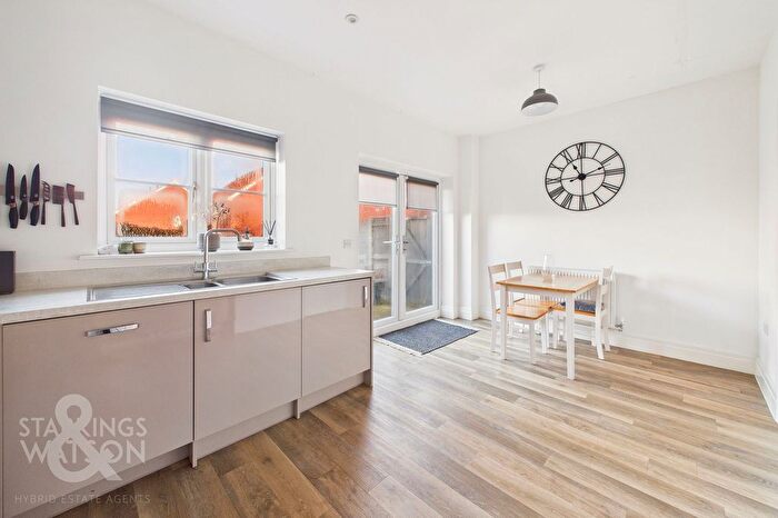 3 Bedroom Semi-detached House For Sale In Oak Avenue, Loddon, Norwich, NR14