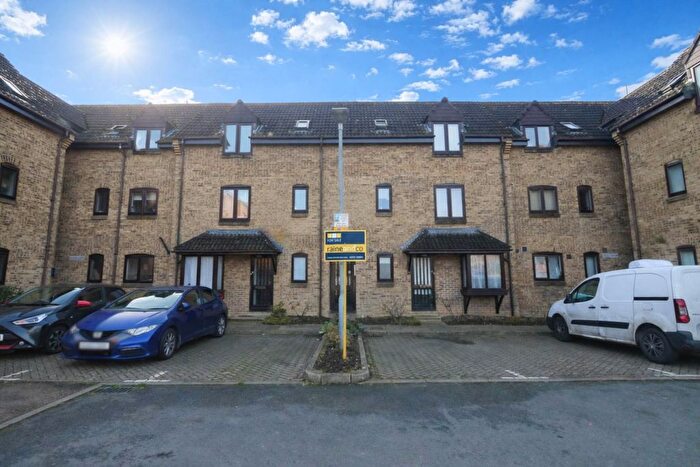 1 Bedroom Flat For Sale In Jasmine Gardens, Hatfield, AL10
