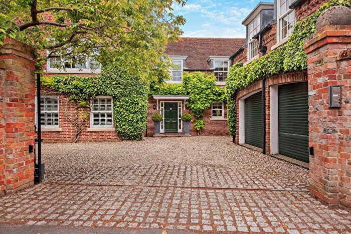 5 Bedroom Detached House For Sale In High Street, Chieveley, Newbury, Berkshire, RG20