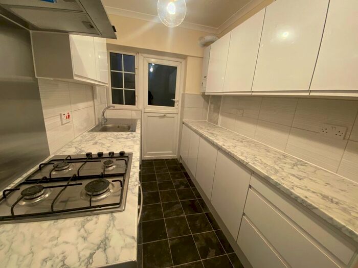 2 Bedroom Flat To Rent In Pembroke Road, Ruislip Manor, Ruislip, HA4