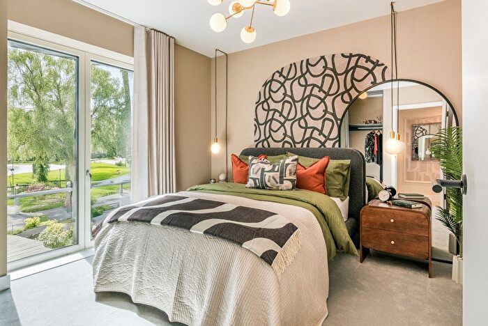 2 Bedroom Flat For Sale In Unit North Gate Park, Harringay, N15