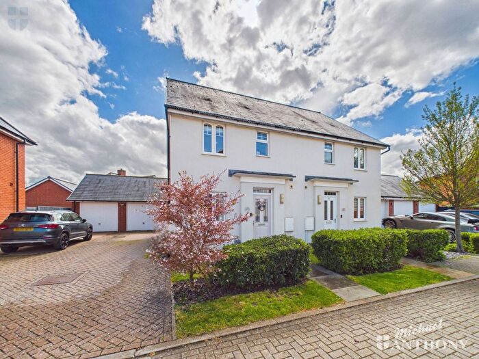 3 Bedroom Semi Detached House For Sale In Platform Street, Kingsbrook, HP22