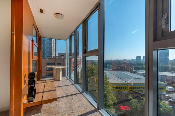 2 Bedroom Flat To Rent In Lombard Road, Battersea, London, SW11