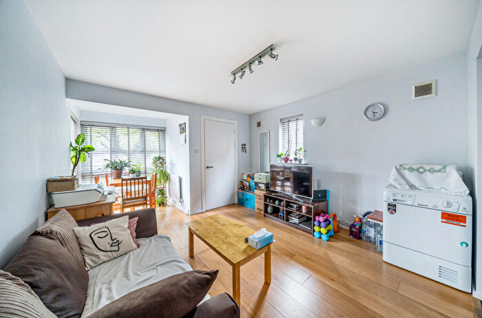 1 Bedroom Apartment To Rent In Wrentham Avenue, Kensal Rise, London, NW10