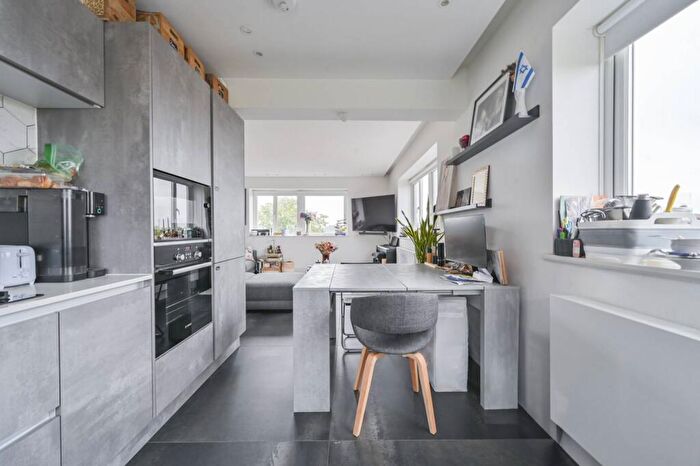 1 Bedroom Flat To Rent In Avenue Road, St John's Wood, London, NW8