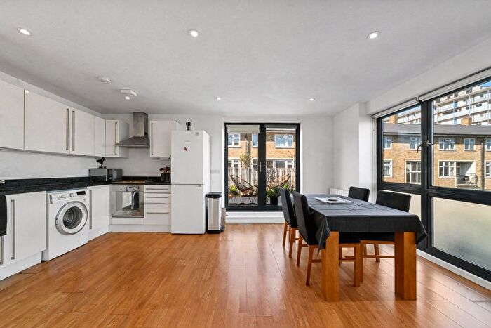 2 Bedroom Flat To Rent In Barnet Grove, Bethnal Green, London, E2