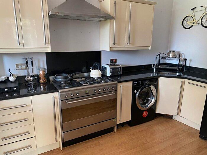 2 Bedroom Apartment To Rent In Boothroyd House, Sale, M33