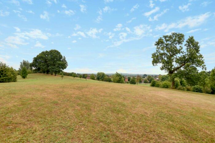 Studio To Rent In Hillyfields, Loughton, IG10